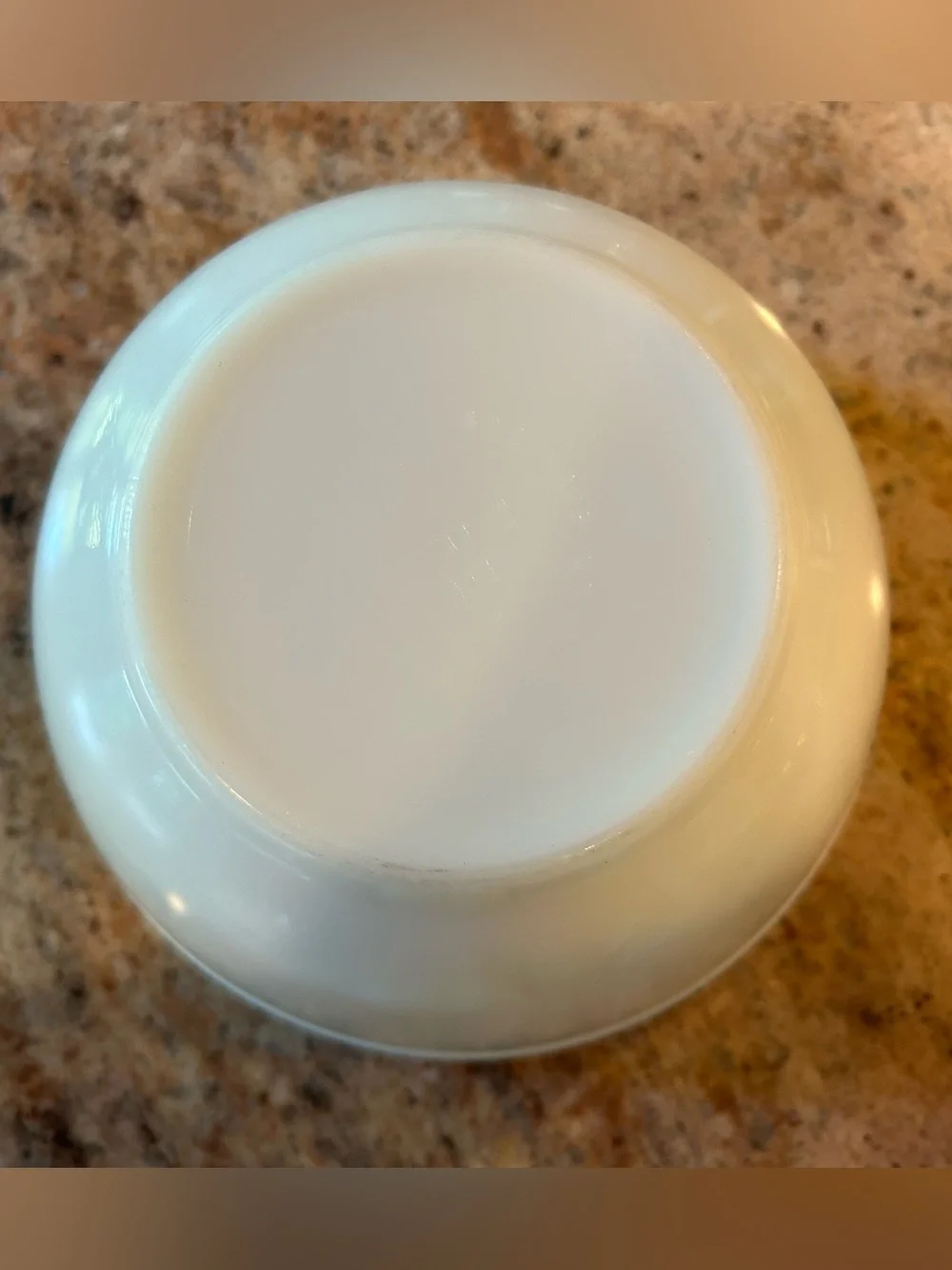 PYREX TRADE MARK #402 1 1/2Qt. Opal White Milk Glass Mixing Nesting Bowl